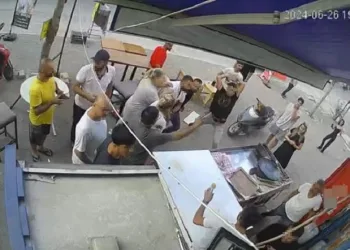 Dükkanı taş ve sopalarla dağıtılan kadın gözyaşlarıyla yaşadıklarını anlattı