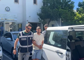 Ev sattığı 57 kişiyi 90 milyon TL dolandıran emlakçı yakalandı