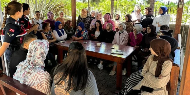Jandarma ekipleri KADES uygulamasını tanıttı