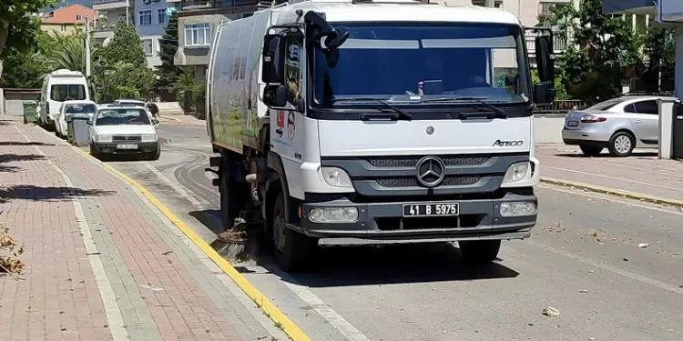 Körfez’de hummalı temizlik çalışması