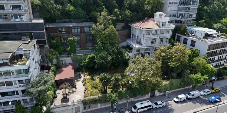 Firari Akın İpek’in Bebek’teki yalısını Tayvanlılar aldı