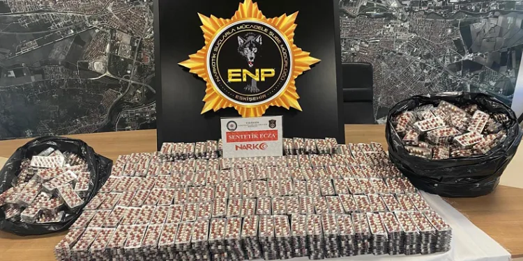 Uyuşturucu madde ticareti yapan 2 şüpheli tutuklandı