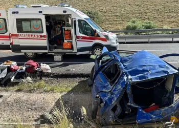 Sivas’ta kontrolden çıkan otomobil takla attı