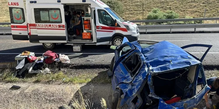Sivas’ta kontrolden çıkan otomobil takla attı