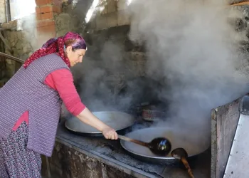 Karnavas’ta pekmez zamanı