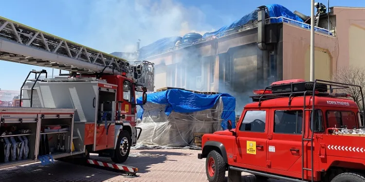 Kozmetik ürünleri üreten iş yerinde yangın