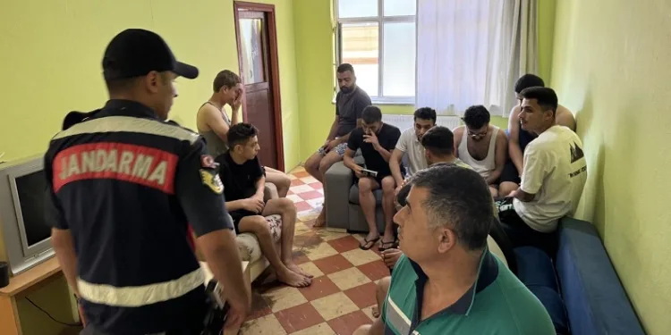 Sakarya’da 13 göçmen kaçakçısı organizatörü tutuklandı