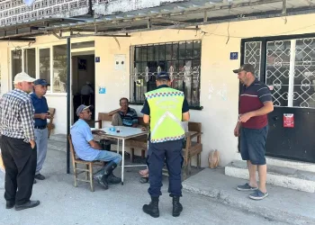 Jandarma traktör sürücülerini bilgilendirdi