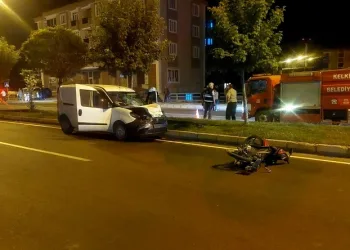 Motosikletle hafif ticari araç çarpıştı, motosiklet sürücüsü hayatını kaybetti