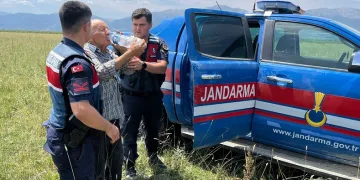 Kayıp olarak aranan 78 yaşındaki adamı jandarma buldu