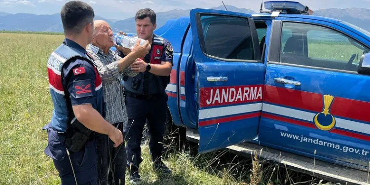 Kayıp olarak aranan 78 yaşındaki adamı jandarma buldu