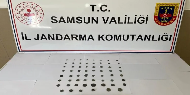 Tarihi eser kaçakçısı jandarma ekiplerince yakalandı
