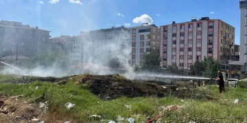 Boş arazide yangın çıktı
