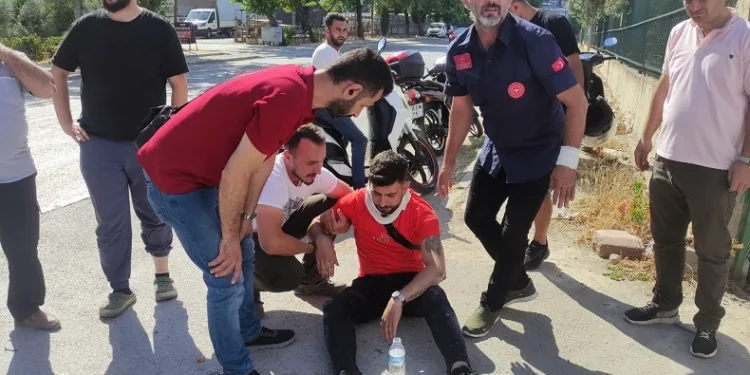 Bursa’da motosiklet dönüş yapan otomobile çarptı