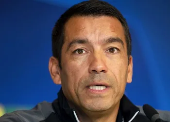 Beşiktaş’ın yeni teknik direktörü Giovanni van Bronckhorst oldu