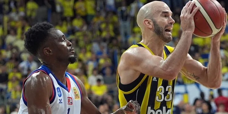 Anadolu Efes Seriyi 2 – 1’e getirdi!