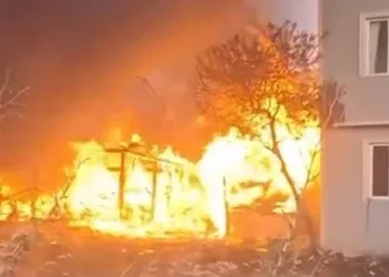 Tüpler bomba gibi patladı, ev alevlere teslim oldu