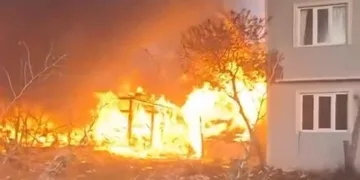 Tüpler bomba gibi patladı, ev alevlere teslim oldu
