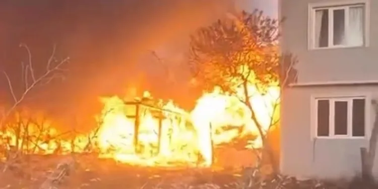 Tüpler bomba gibi patladı, ev alevlere teslim oldu