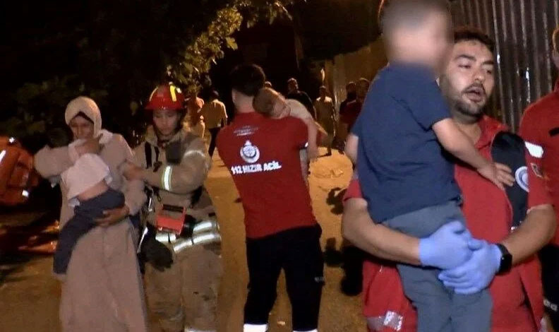 Başakşehir'de eşiyle tartıştıktan sonra çocuklarını rehin alıp camdan sarkıtan yabancı uyruklu şahıs, sevk edildiği adli makamlarca tutuklanarak cezaevine gönderildi.