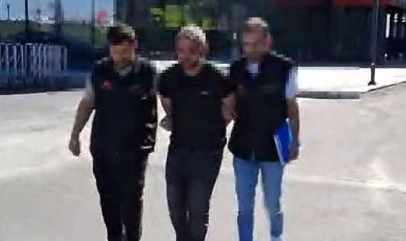 Başakşehir'de eşiyle tartıştıktan sonra çocuklarını rehin alıp camdan sarkıtan yabancı uyruklu şahıs, sevk edildiği adli makamlarca tutuklanarak cezaevine gönderildi.