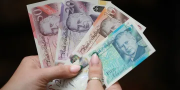 Kral Charles banknotları dolaşıma girdi