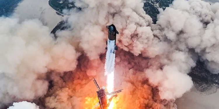 SpaceX test uçuşunu başarıyla tamamladı