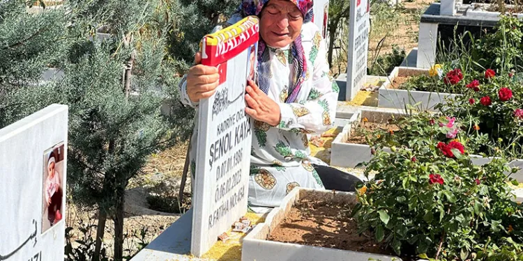 Mezarlıklarda acı ve hüzün bir arada