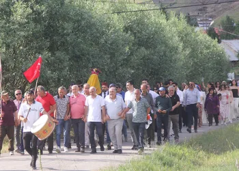 Köy düğününde asırlık geleneklerini yaşattılar