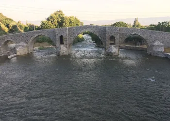 Restorasyonu tamamlanan tarihi köprü suya kavuştu