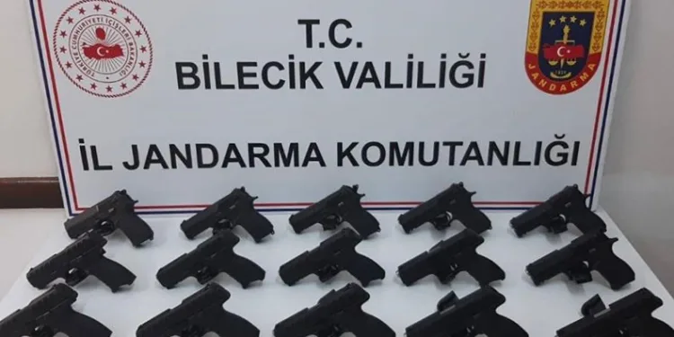 Şüpheli araç içerisinden 15 adet ruhsatsız tabanca ele geçirildi