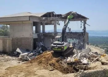 Erdek’te kaçak yapılarla mücadele
