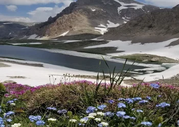 Munzur Dağı’nda yaz ve kış bir arada yaşanıyor