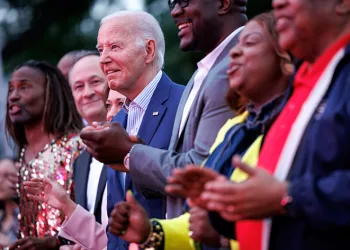 Biden, etkinlikte dondu kaldı