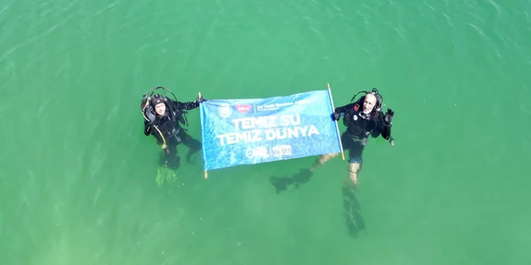 Balık adamlar temiz çevre için dalış yaptı
