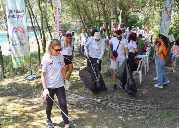 Çamlıyayla Karageçit’te çevre temizliği yapıldı