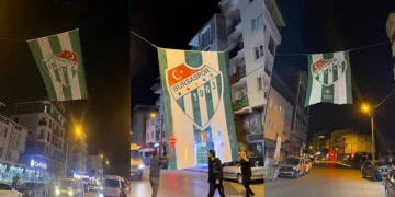 Demirtaş mahallesi Bursaspor bayraklarıyla donatıldı