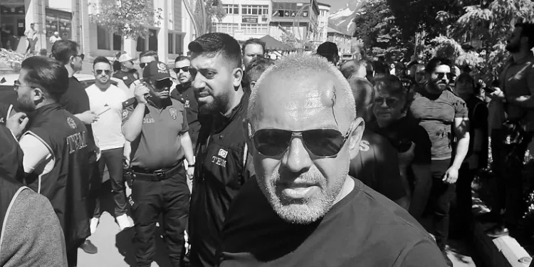 Hakkari’de olaylar çıktı: Polis amiri başından yaralandı