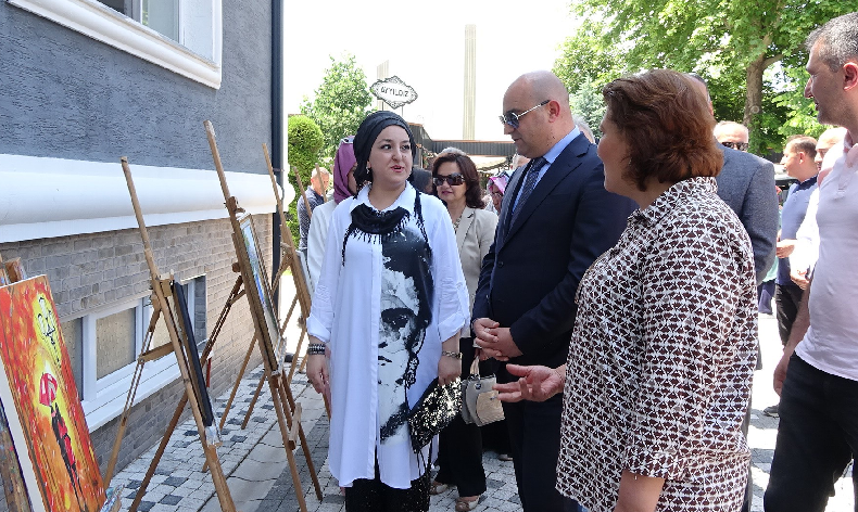 "Küllerinden doğan renkler" konulu resim sergisi