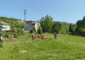 Bayram öncesi mezarlıklar temizlendi
