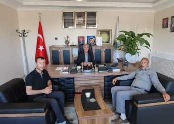 Gündüz başkan vekili, akşam kaynak ustası