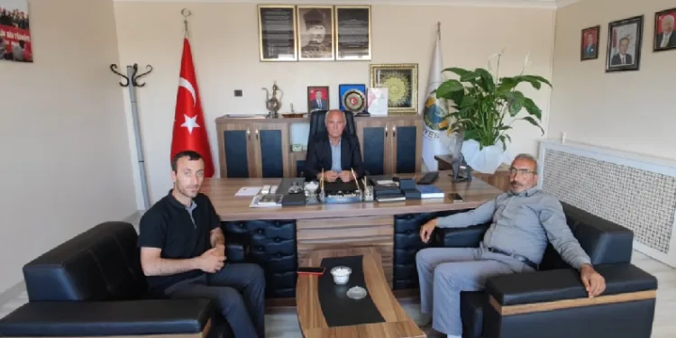 Gündüz başkan vekili, akşam kaynak ustası