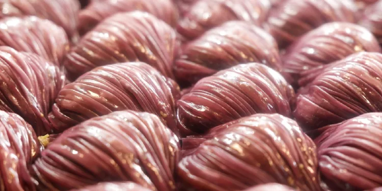 Erzurumlu ustadan mor baklava