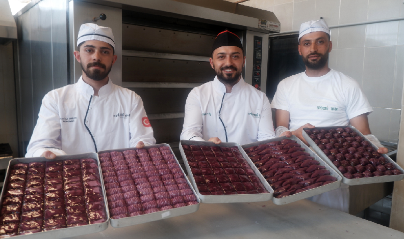 Erzurumlu ustadan mor baklava