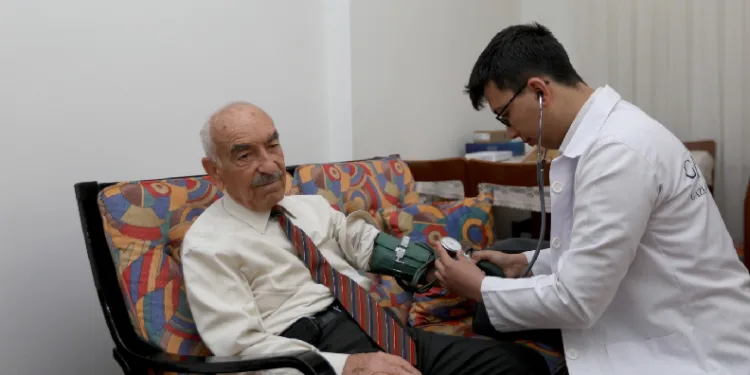 yaşlı ve engellilere anlamlı bayram hazırlığıyaşlı ve engellilere anlamlı bayram hazırlığı