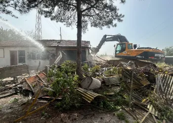Kırıkkale'de metruk binalar yıkılıyor