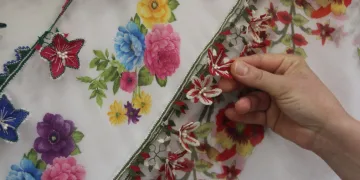 Kütahya'da iğne oyası ve el nakışları kursiyerlerinin yıl sonu sergisi göz kamaştırdı