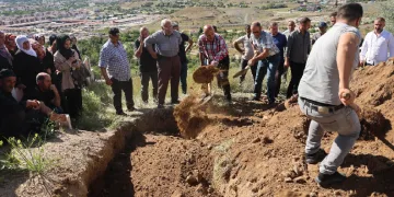 Ziyaretine gideceği anneannesinin yanına defnedildi
