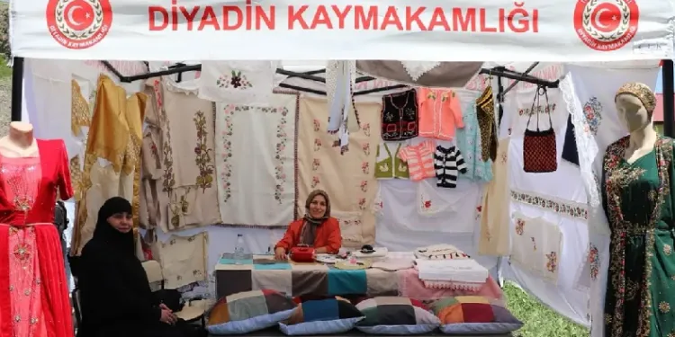 Diyadin'de yıl sonu sergisi