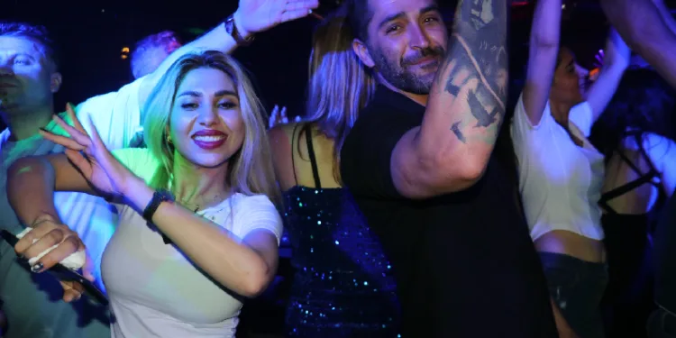 İranlı turistler Van'da gönüllerince eğleniyor